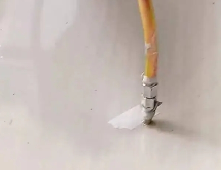 烟台市瓷砖空鼓维修公司专业解答在瓷砖铺贴过程中，如果使用的砂料过粗（如全部使用了粗砂），可能会导致以下问题