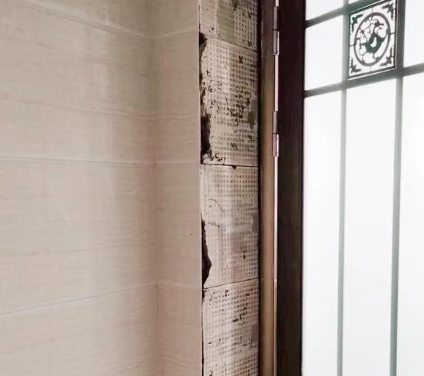 烟台市瓷砖空鼓免砸砖维修公司分享吸水砖泡水时间不够或过长都会对瓷砖铺贴效果产生影响